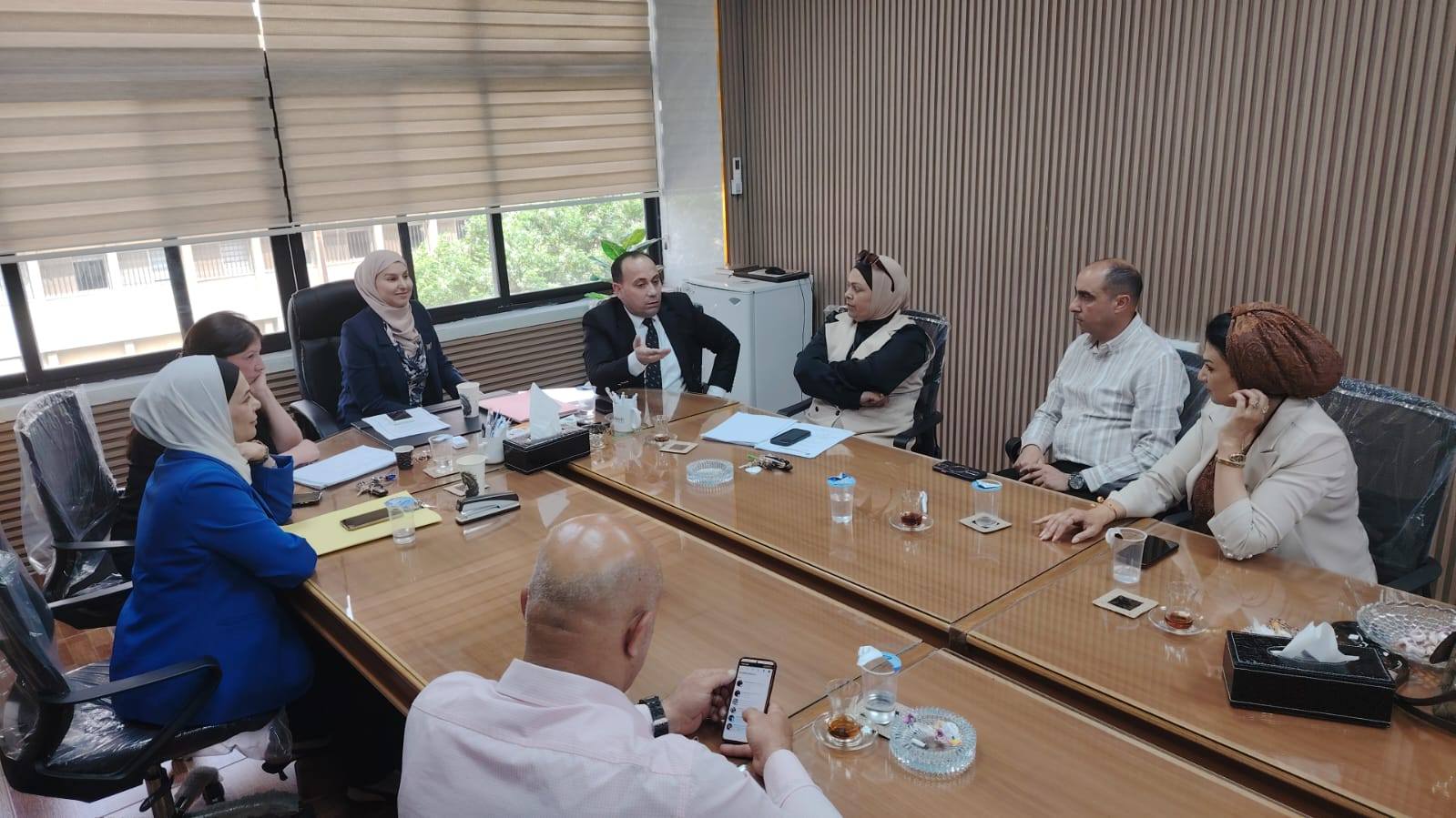 /PhotoGallery/جلسة حوارية توعوية في عمادة شؤون الطلبة حول الحقوق والواجبات ومدونة السلوك الوظيفي (7).jpg